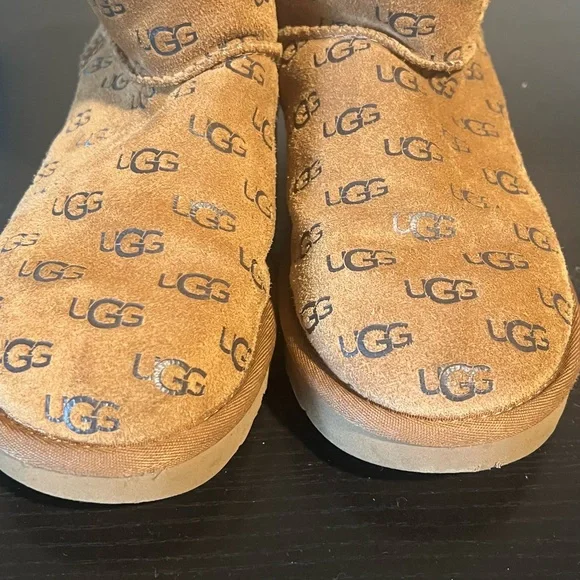 UGG Classic Logo chestnut Brown Mini Boots Sz 6 - Picture 5 of 11